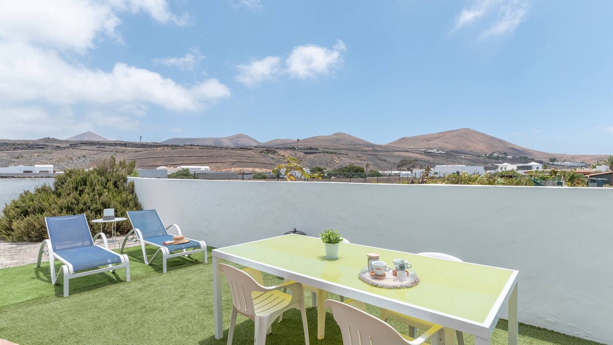 Uga Apartment | Vacation 'La Dehesa' with Mountain View and Wi-Fi