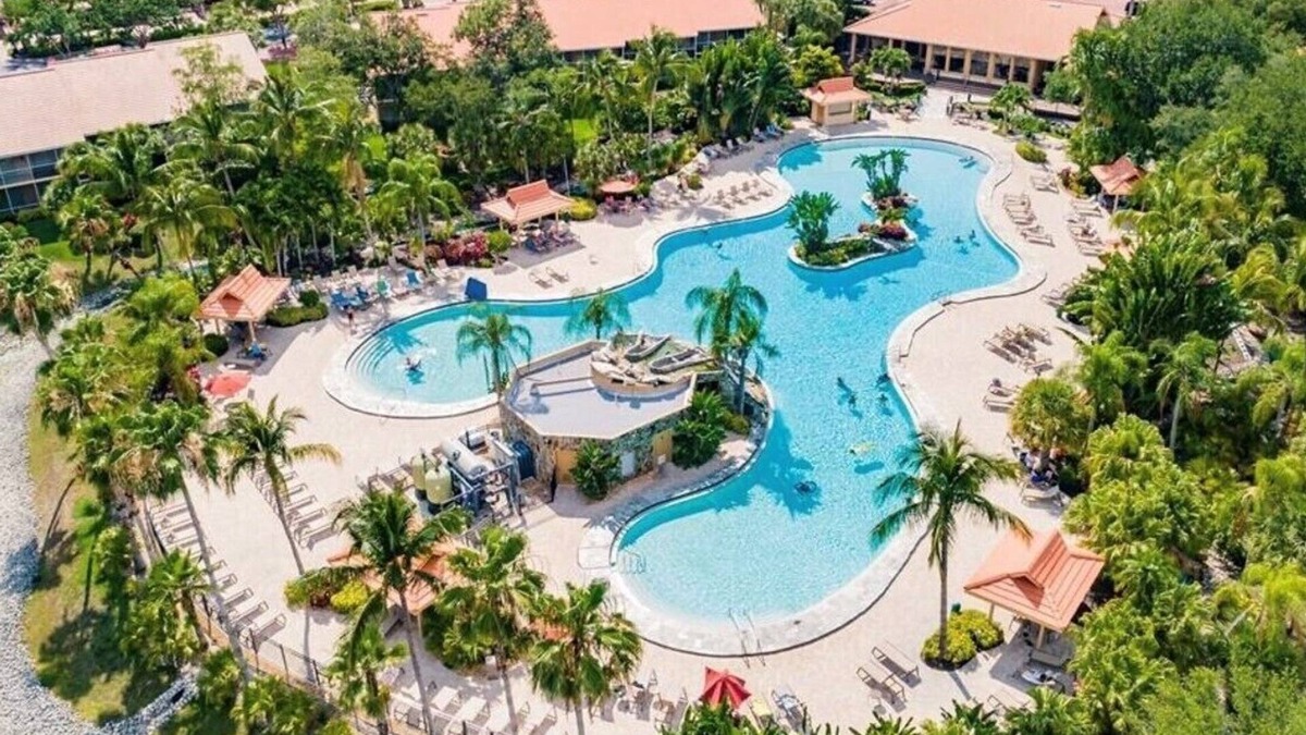 Naples Condo | Vacation property with lots of amenities , well located ,clean, quite,exquisite