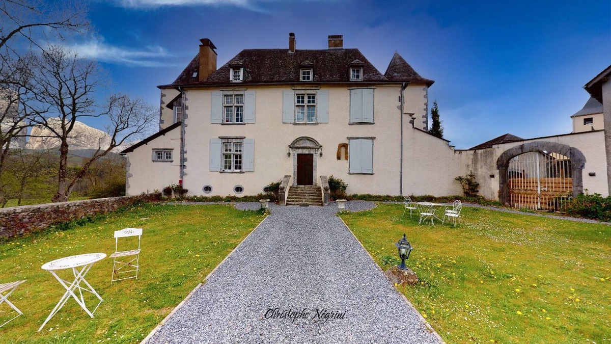 Lanne-en-Baretous House | Vacation rental Château de Porthos up to 6 people south west Pyrenees Mountains
