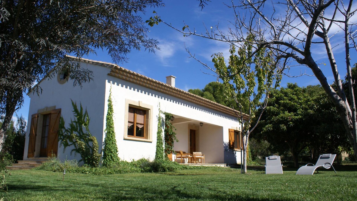 Pezenas House | Vacation rental in Pézenas: a house in a large garden. For two.