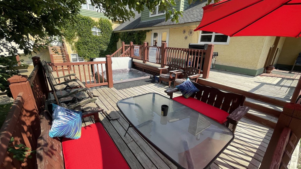 Blaeberry House | VACATION RENTAL- SLEEPS UP TO 10 -GOLDEN BC