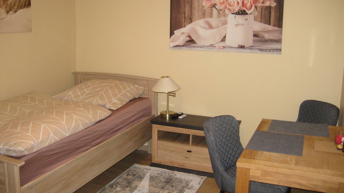 Neverin Apartment | Vacation room (1) Distance to the A20 8 minutes, to Neubrandenburg 10 minutes