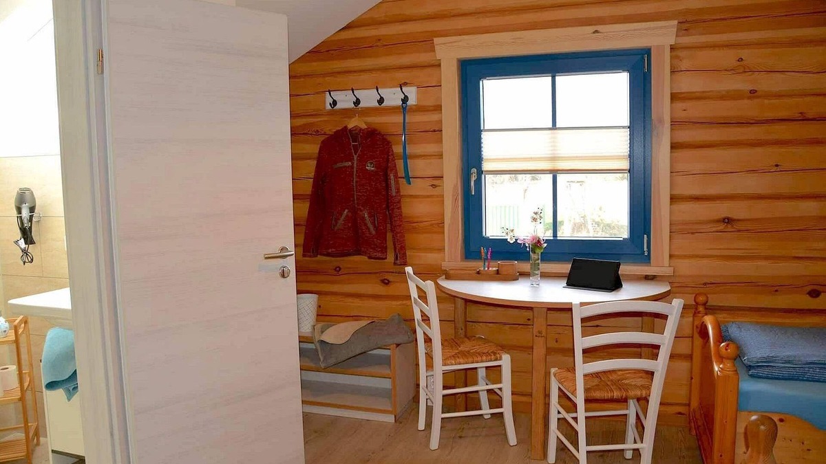 Quitzdorf am See Apartment | Vacation room Hecht-Kammer with shower/WC