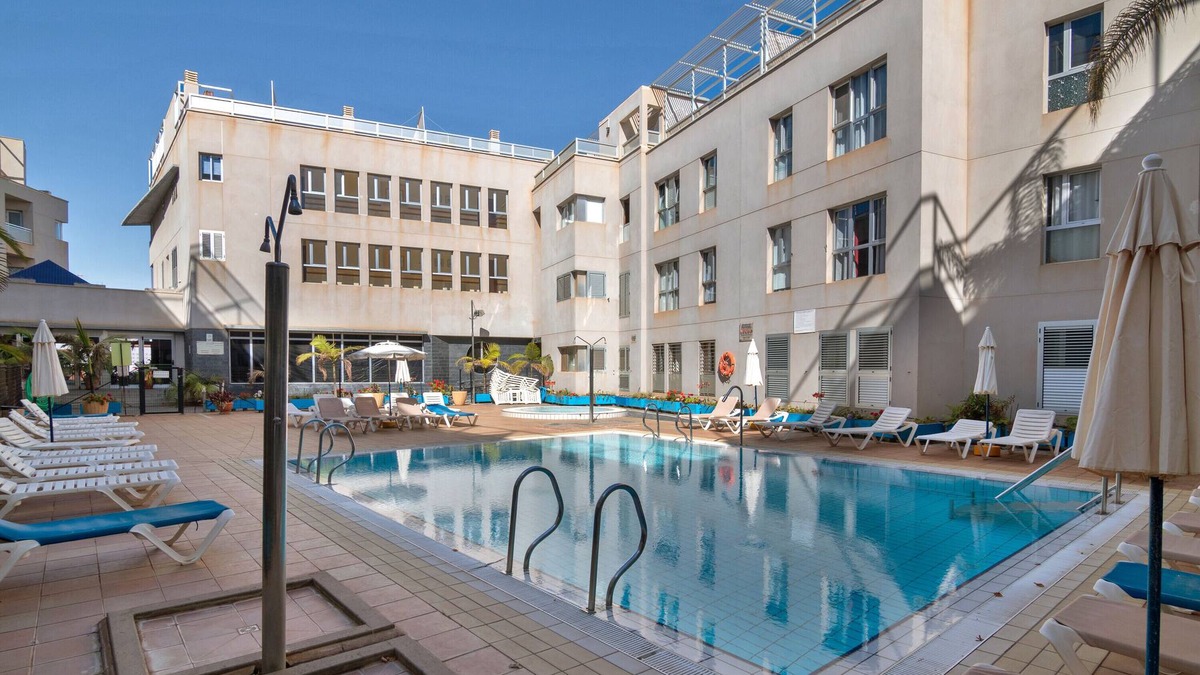 Sardina Apartment | Vacation 'S Q Playa De Sardina' with Mountain View, Shared Pool and Wi-Fi