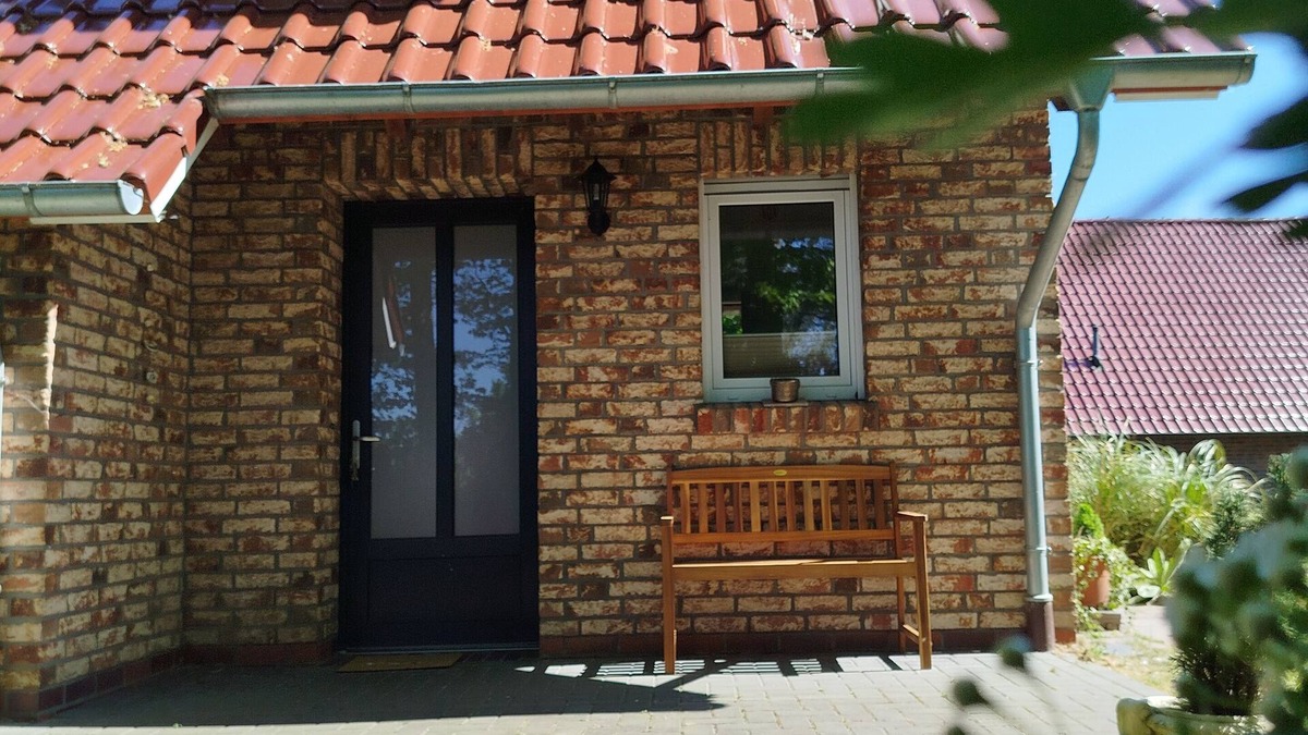 Tannenhausen House | Vacation semi-detached house Tannenhuuske at the bathing lake Aurich-Tannenhausen East Frisia