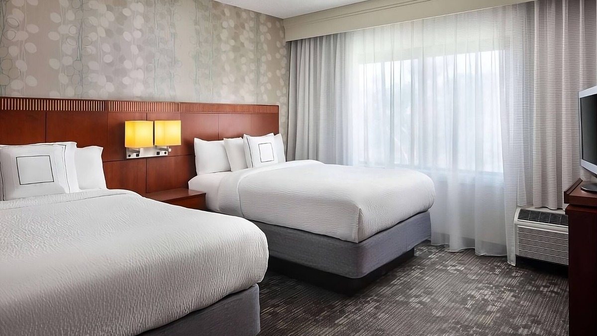 Laguna Hills Hotel | Vacation Starts Here! Near Irvine Spectrum Center, Pets are Allowed Here