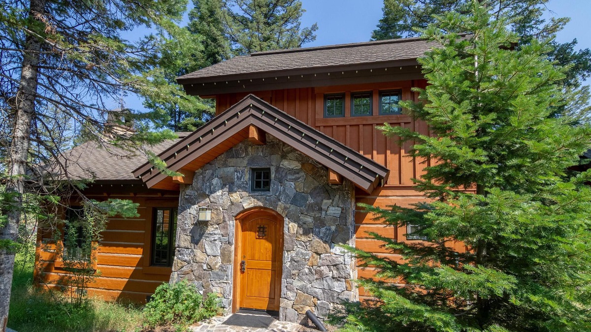 Tamarack Cottage | Vacation Station Cottage - Ski In/Ski Out Cottage | Private Hot Tub
