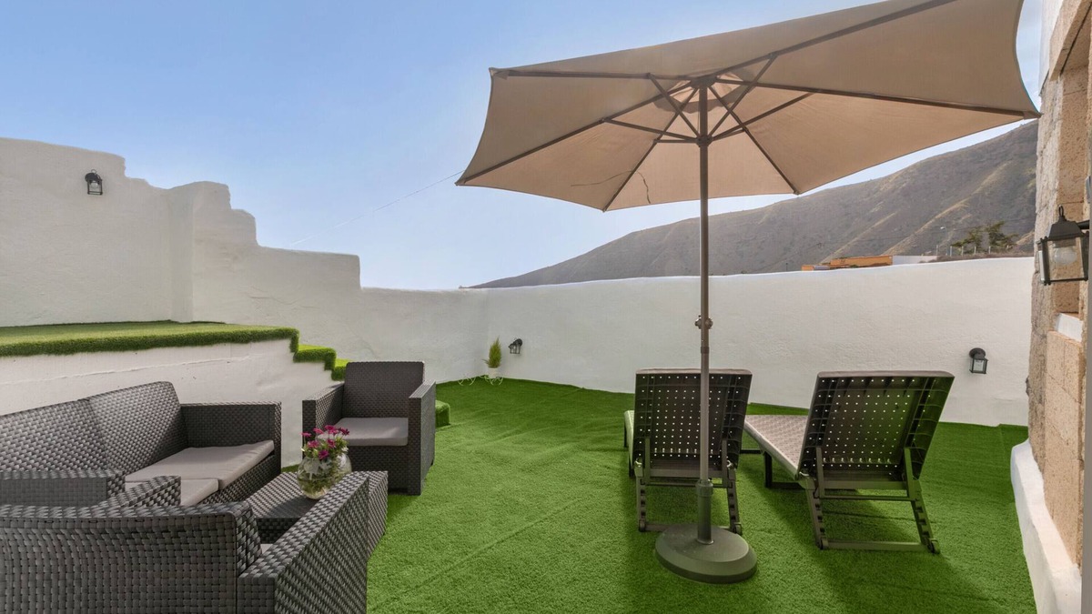 Guimar Apartment | Vacation Studio 'Hogar De Ireneo' with Sea View, Private Terrace and Wi-Fi