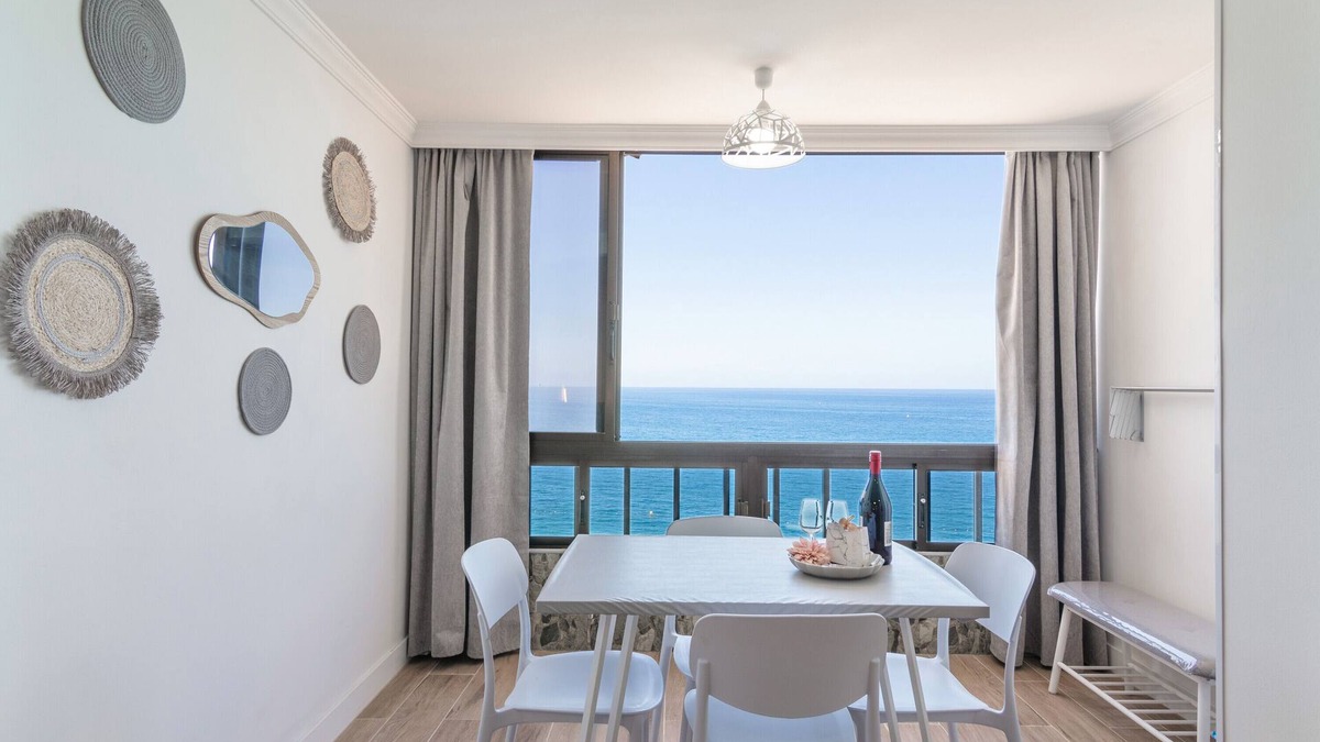 Patalavaca Apartment | Vacation Studio 'Vista Mar' with Sea View and Wi-Fi