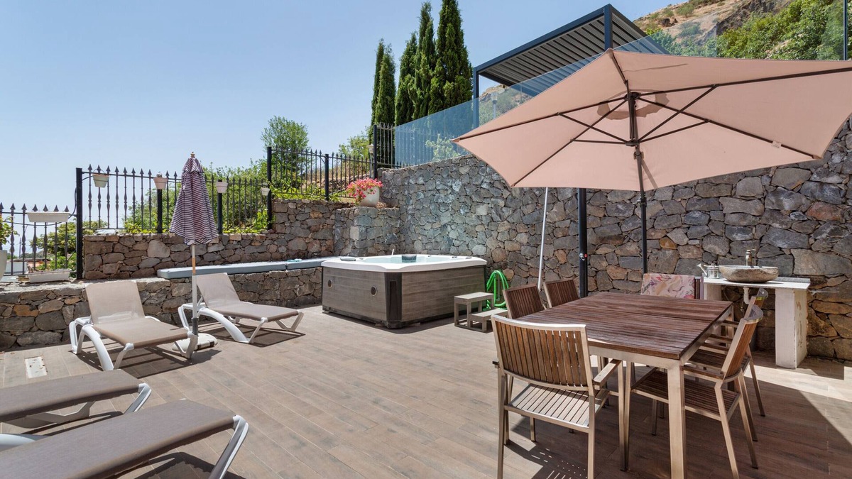 Las Lagunetas Villa | Vacation Villa 'Mogaren Naturaleza Y Relax' with Mountain View, Wi-Fi and Air Conditioning