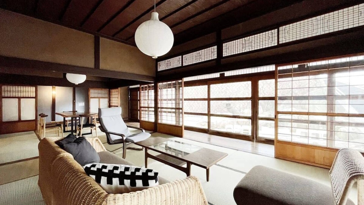Kure House | Vacation Villa facing ocean view with BBQ Grill Free Parking Space