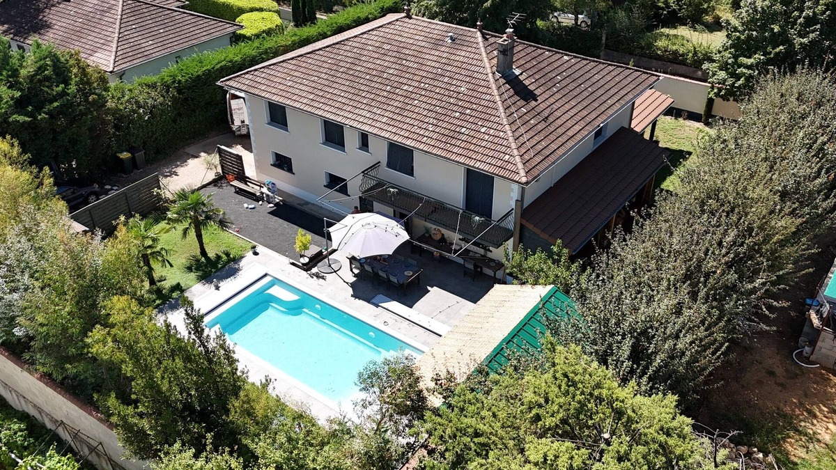 Rillieux-la-Pape House | Vacation villa 250 m² with heated pool near LYON ideal for families