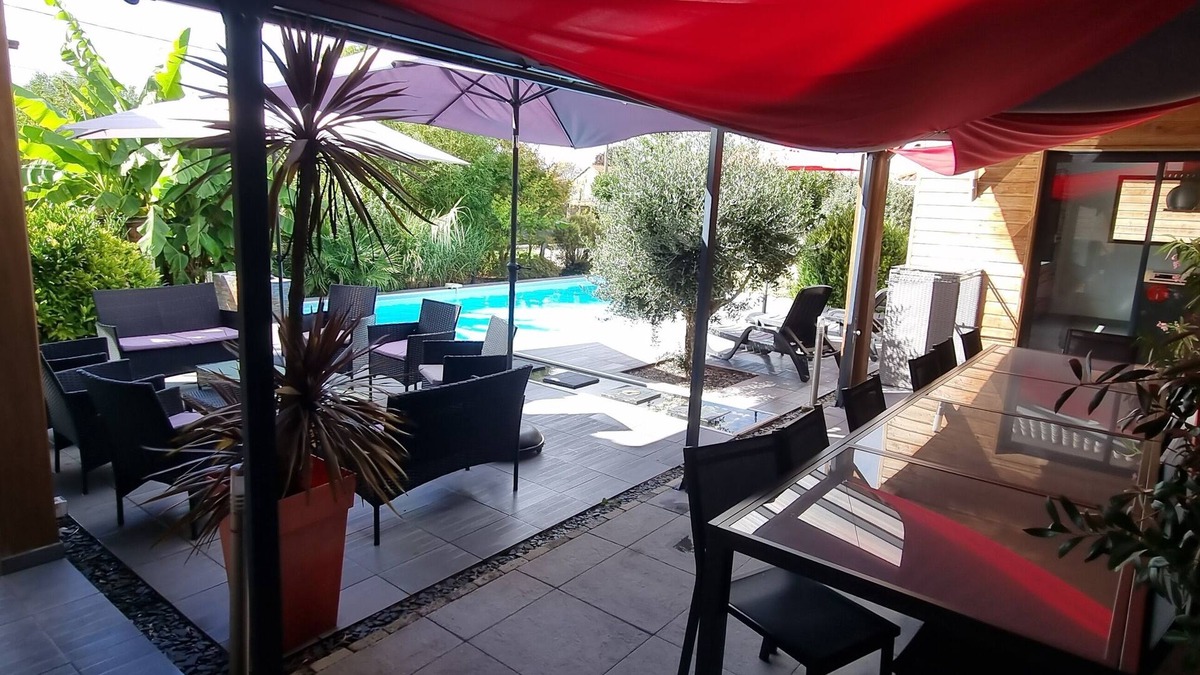 Lesmont House | Vacation villa with swimming pool near Orient lakes in Champagne (Villa Temple)