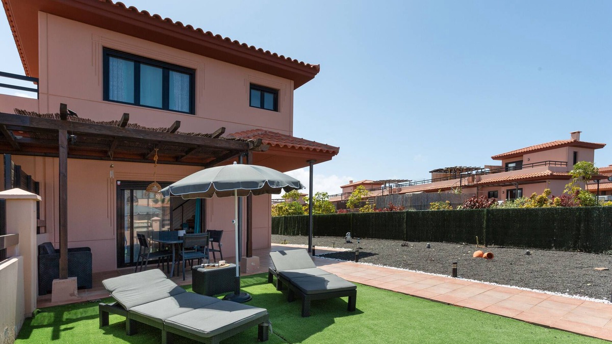 La Oliva Apartment | Vacation 'Vv Tindaya En Lajares' with Sea View, Shared Pool and Wi-Fi