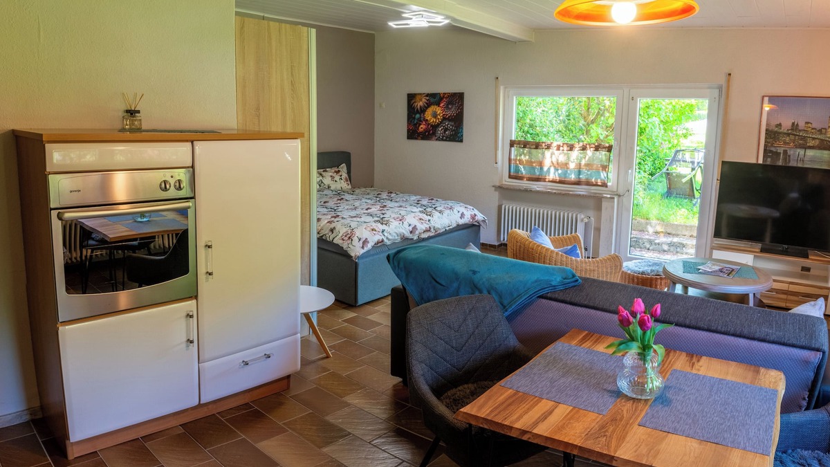 Burgen Apartment | Vacation with the winegrower with use of the garden - own restaurant