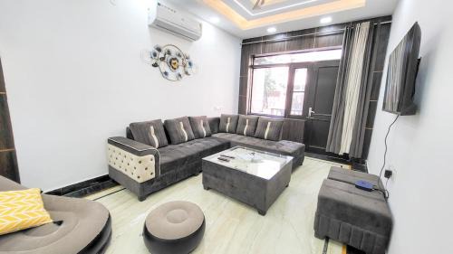 Pashim Vihar Apartment | VacationBuddy 3 BR Home Paschim Vihar Jwala Heri