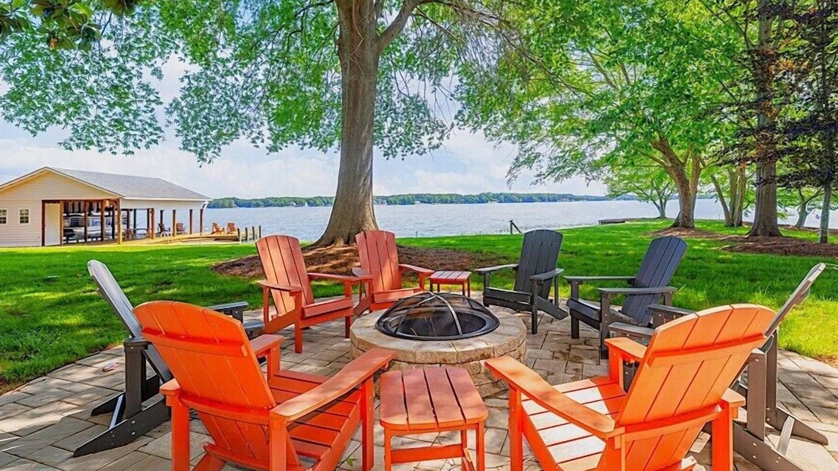 Littleton House | Vagabonds House | Stunning Views | 10-12 ft. Water Depth
