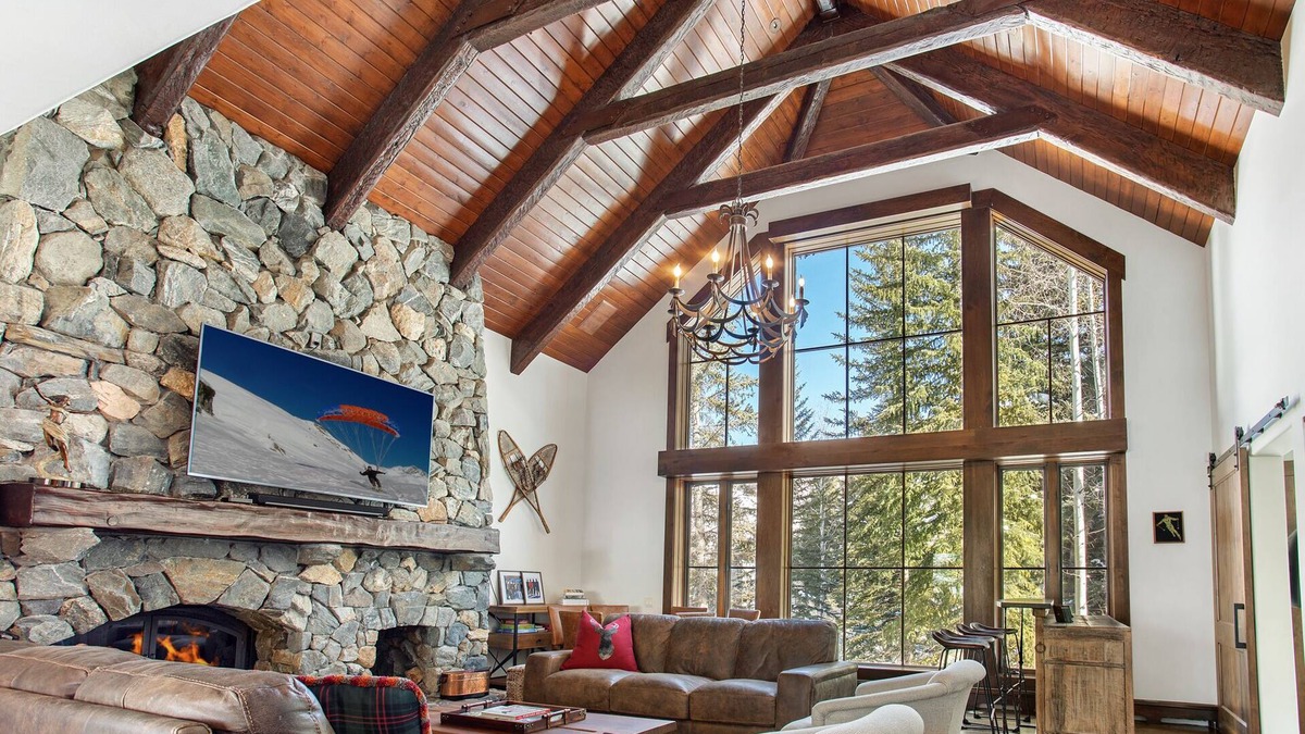 Vail House | Vail Luxury on Mountain Rental -Ski in/Ski out sleeps up to 16 people.