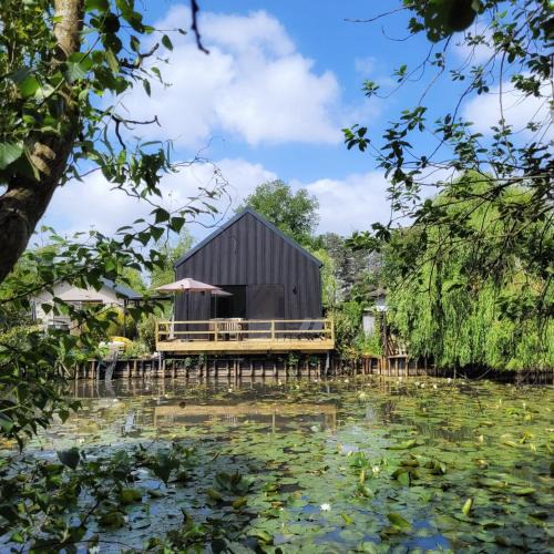 Geel House | Vakantiewoning aan het water, vissen, wandelen en genieten in de natuur