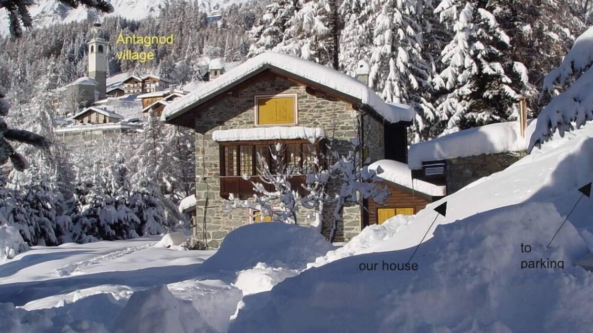 Antagnod Ski Chalet | Val D Ayas: chalet - 5 rooms - 6/10 persons House with garden