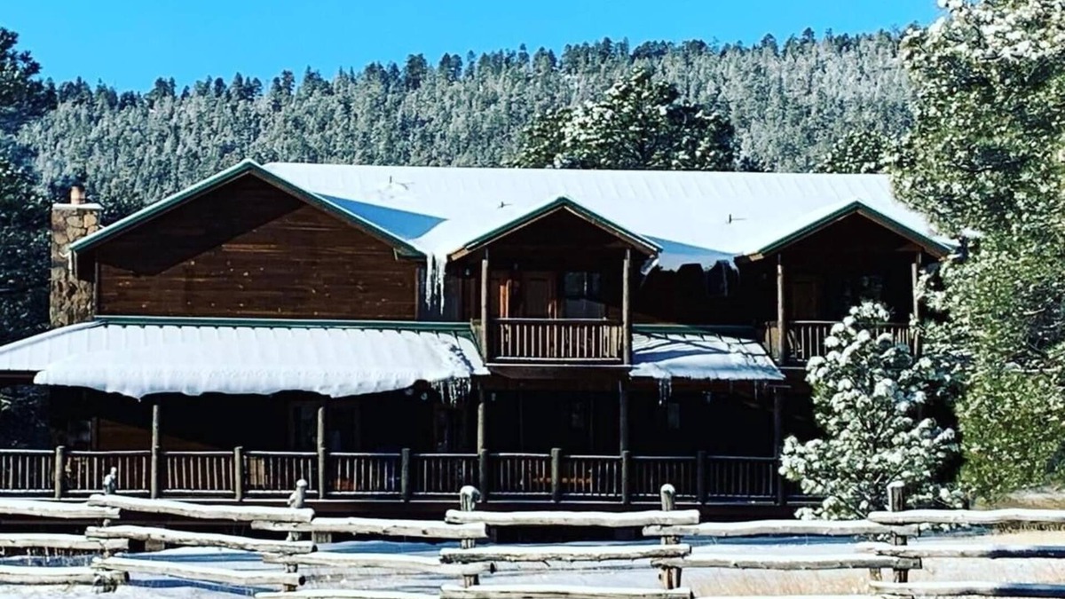 Greer Cabin | Valdez Acres 7-bedroom cabin in beautiful Greer, AZ