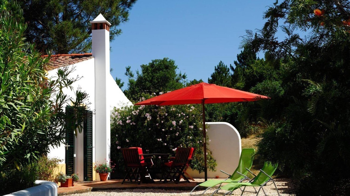 Abris House | Vale do Guizo Casa Nascente, comfortable countryside home, close to the sea