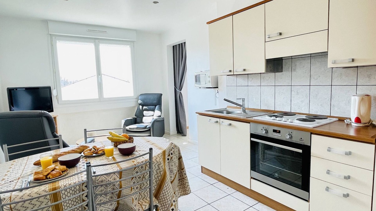 Forges-les-Bains Apartment | Valery : Apartment at 300 meters from the thermal baths (Public and unlimited parking)
