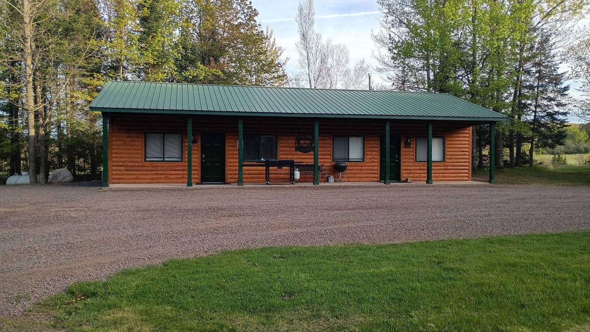 Washburn Cabin | Valhalla Trailblazer Heaven Trail Side 2-bedroom North of Washburn with WiFi, AC