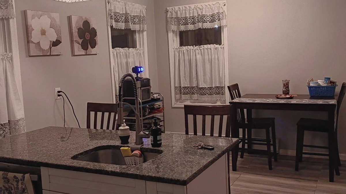 Irvington House | Valisha's 2Bedroom Cozy Home, Quick Access To New York & New Jersey.