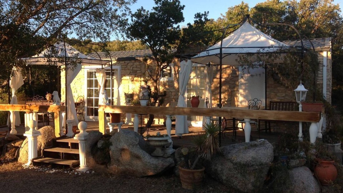 Pianotolli-Caldarello House | Valle di Corti-Comfortable sheepfold-style house.