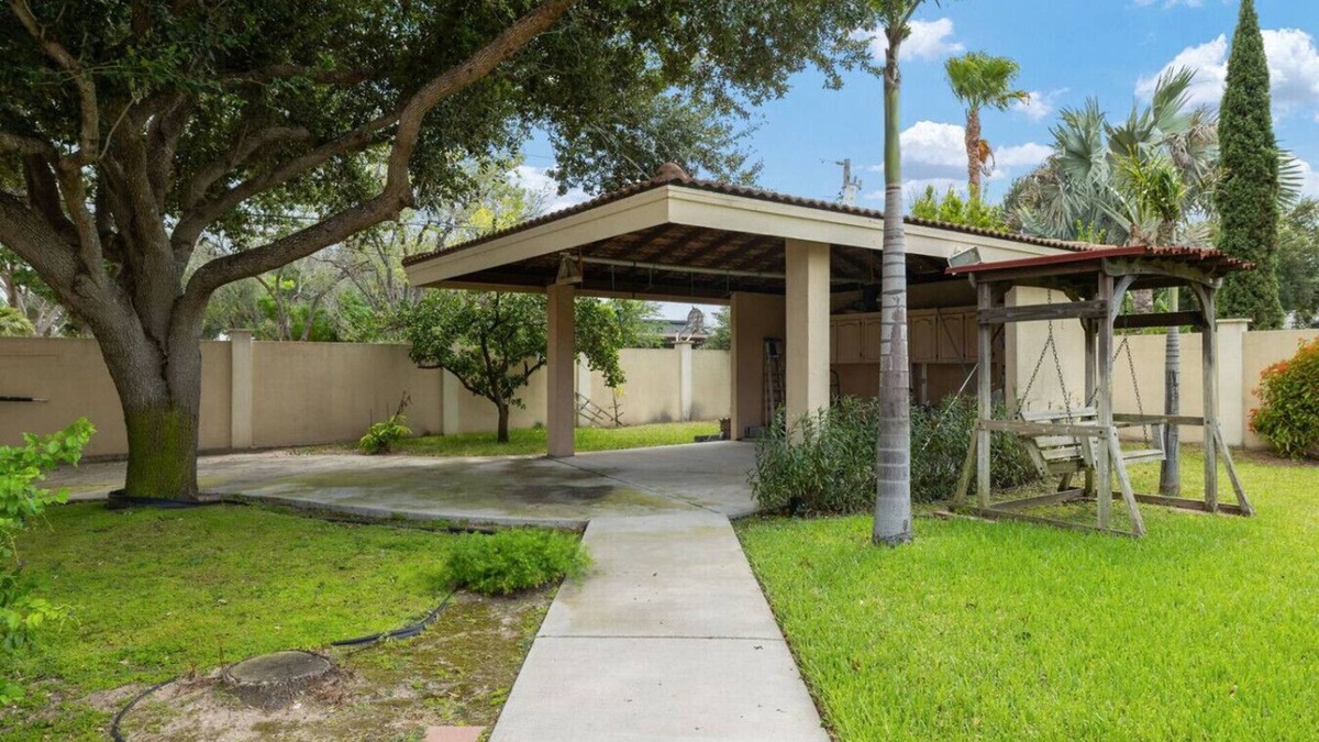 Mission Apartment | Valley Gateaway! Pool House