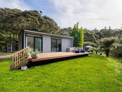 Kuaotunu House | Valley Hideaway - Kūaotunu Holiday Cabin