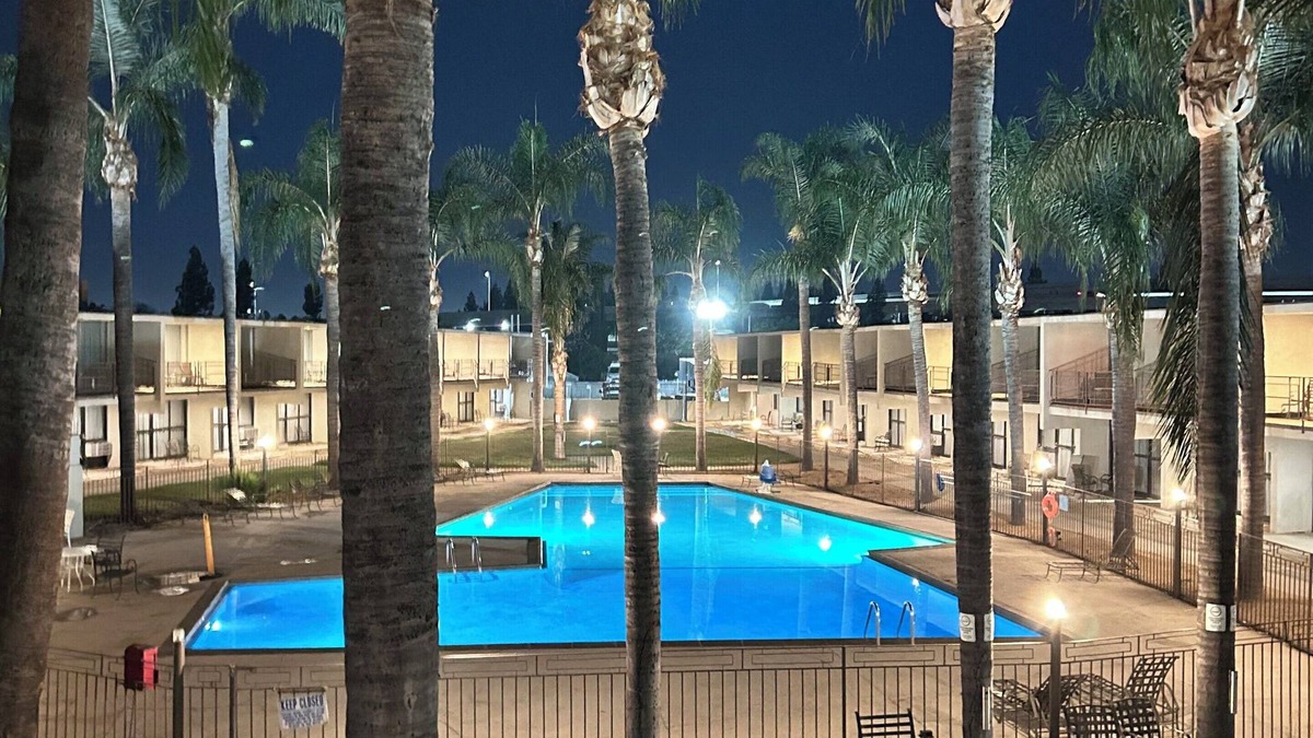 Mission Hills Hotel | Valley Inn