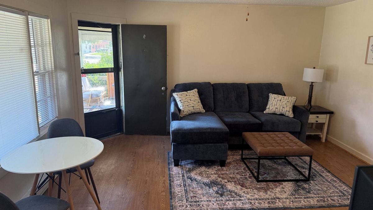 West Des Moines Apartment | Valley Junction Getaway