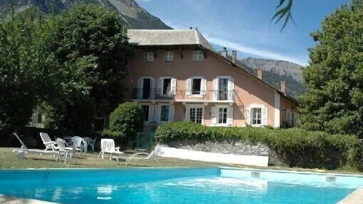 Chateauroux-les-Alpes House | valley of the embrunais, beautiful house of 16 beds with swimming pool