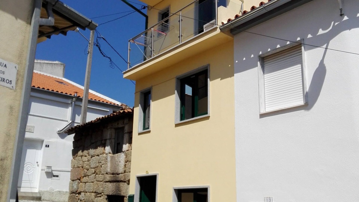 Fundao House | Valley of Pleasures - Snow, Field, Mountain and Peace