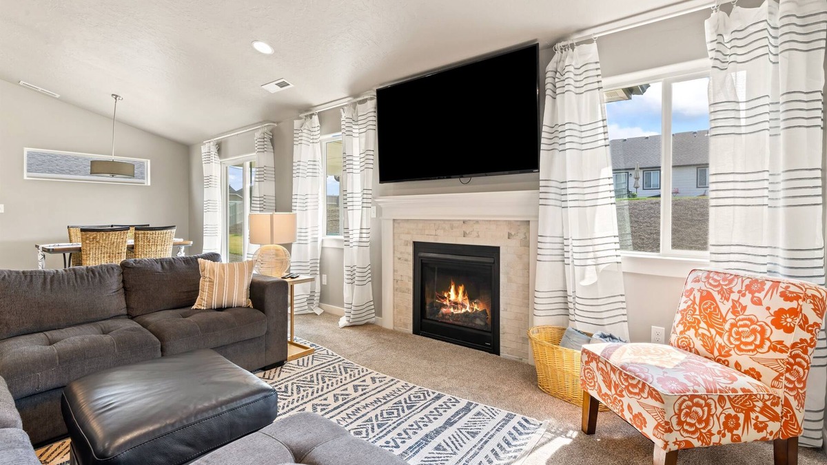Caldwell House | Valley View Caldwell Home | Hot Tub | Sauna |