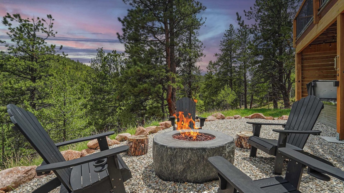 Rainbow Valley Cabin | Valley Vista Lodge! Hot Tub, Fire-pit w Mtn Views!