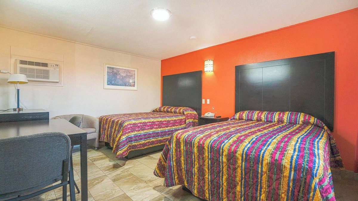 Weslaco Hotel | Value Room in Central Weslaco – Near Local Dining, Parks, and Attractions