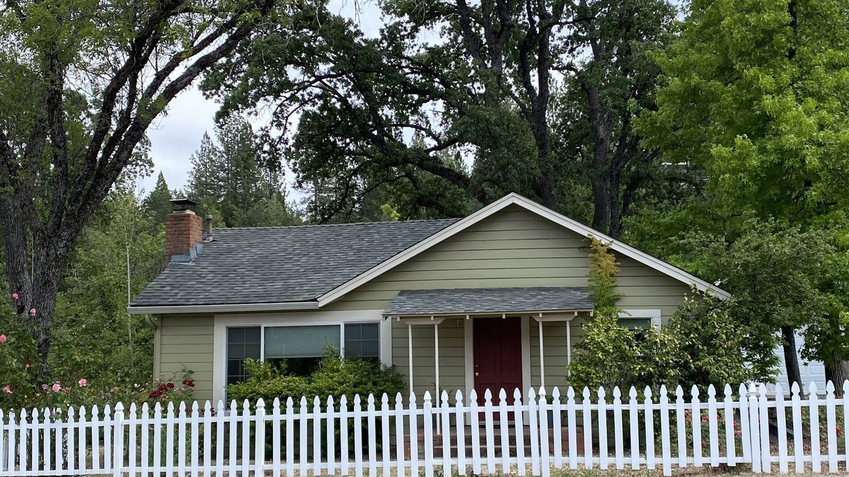Groveland House | Van's Yosemite Garden Cottage