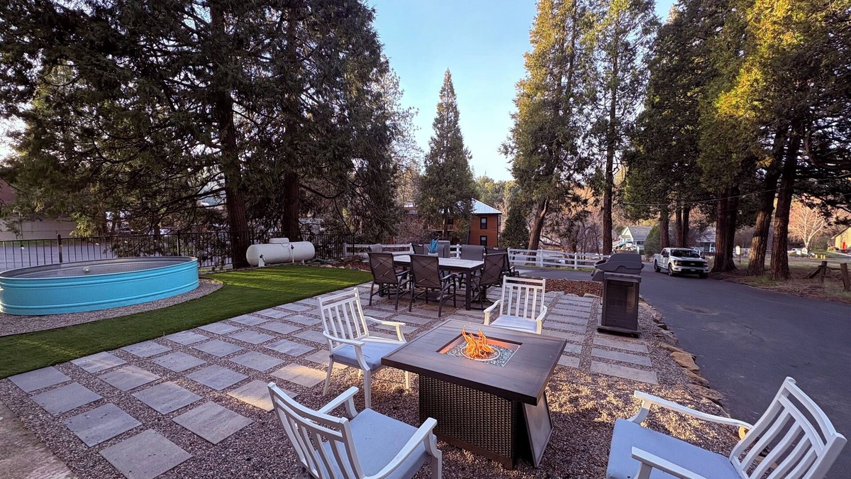 Groveland Cabin | VanaHaven-Downtown,Pool,Firepit,Trees (WFH No $50 gate fee)