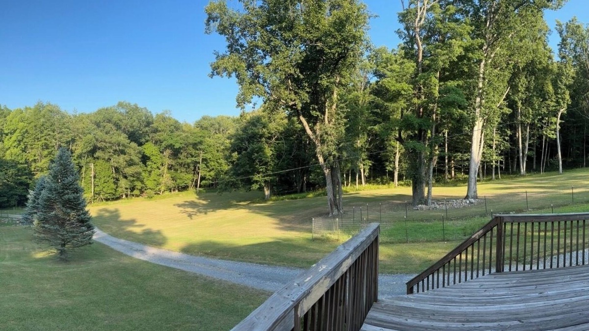 Hico House | Vandalia Retreat, 3 bedroom home situated on 10 acres of wooded privacy!