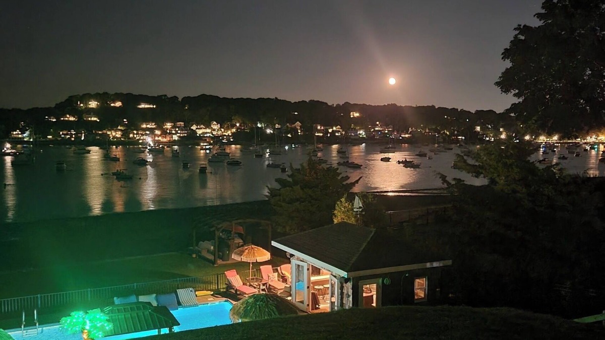 Centerport House | Vanderbilt area waterfront estate 3 bedroom 3.5 bath with fitness room & pool