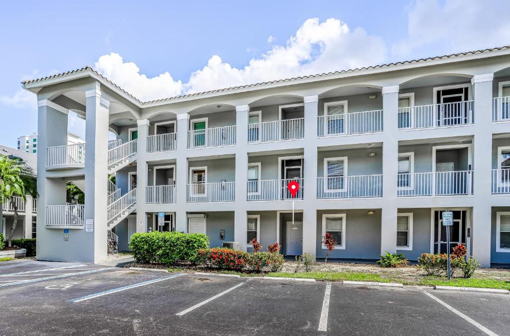 Vanderbilt Beach Apartment | Vanderbilt Villas