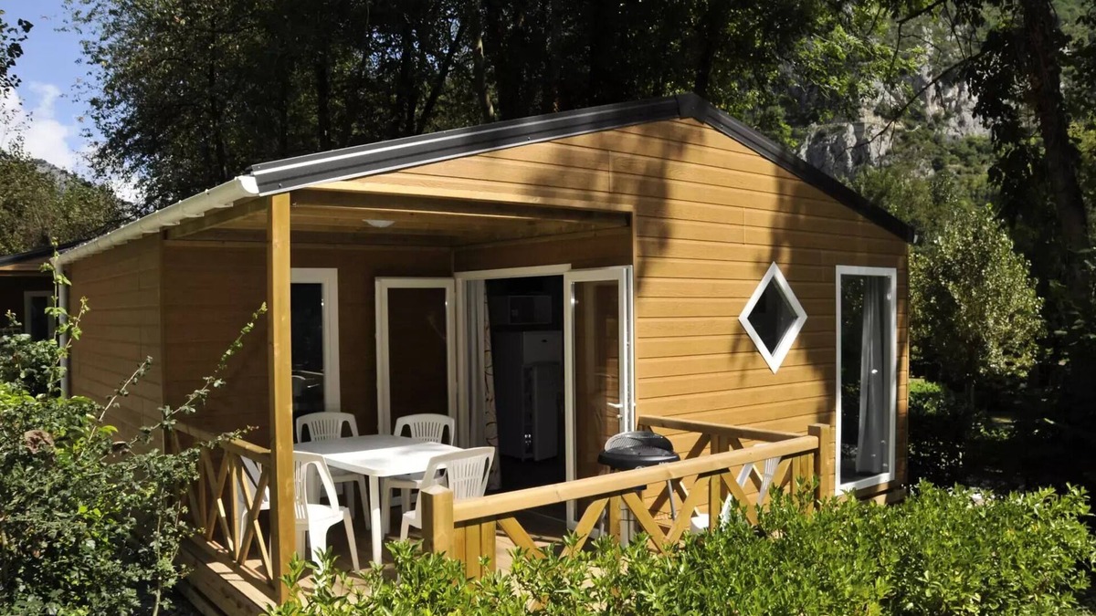 Alliat Ski Chalet | Vanilla chalet sleeps 6