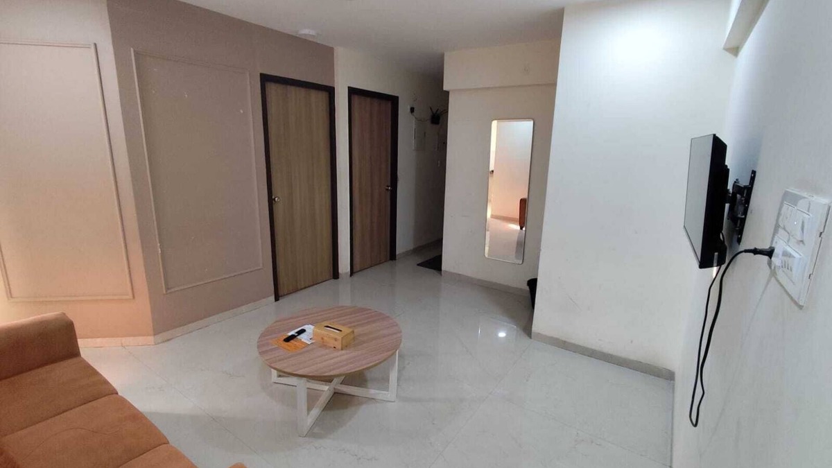 Santacruz West Apartment | Varsity by Daily Stays