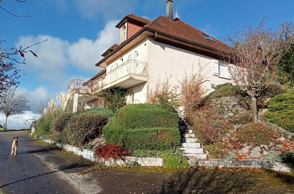 Hautecour Villa | Vaste villa en position dominante superbe vue lacs