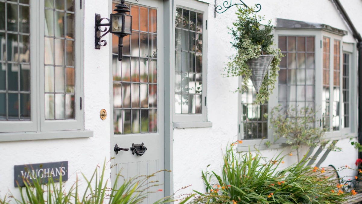 Shere Apartment | Vaughans of Shere - Stunning central village apartment