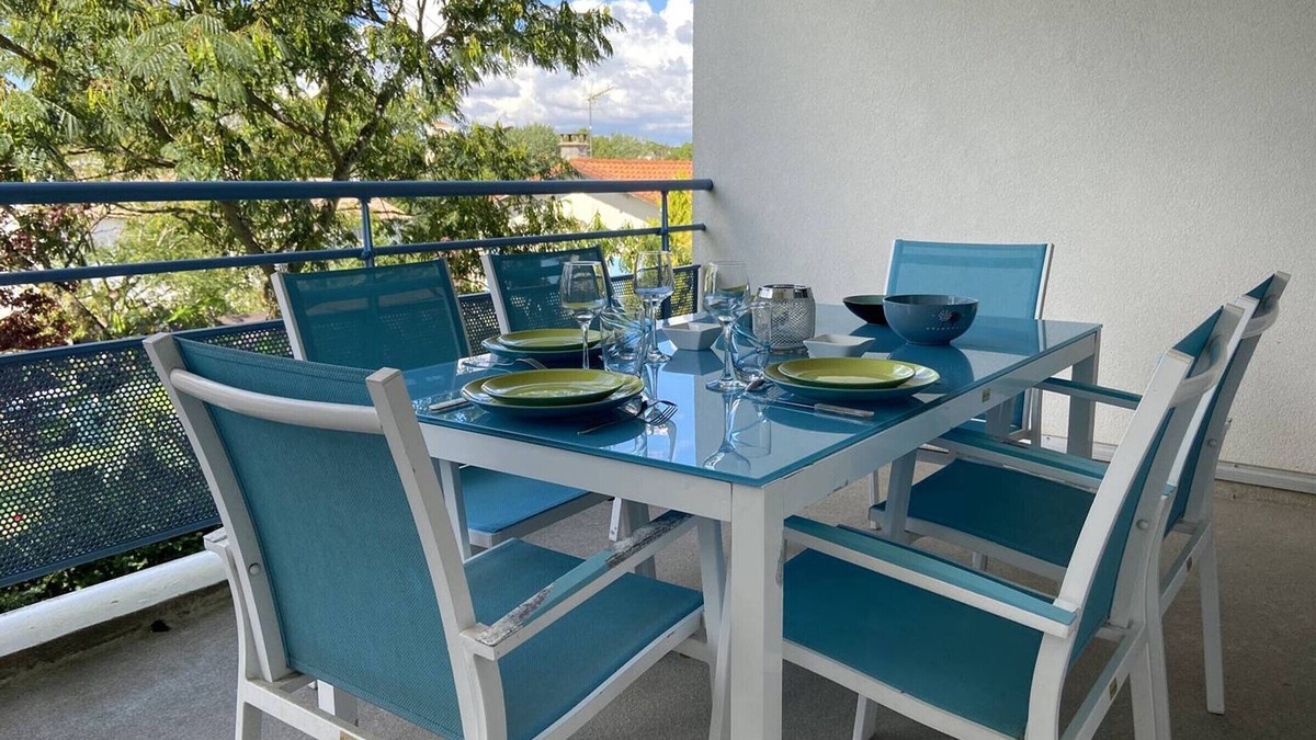 Vaux-sur-Mer Apartment | Vaux-sur-Mer: 2* Apartment with Pool and Balcony