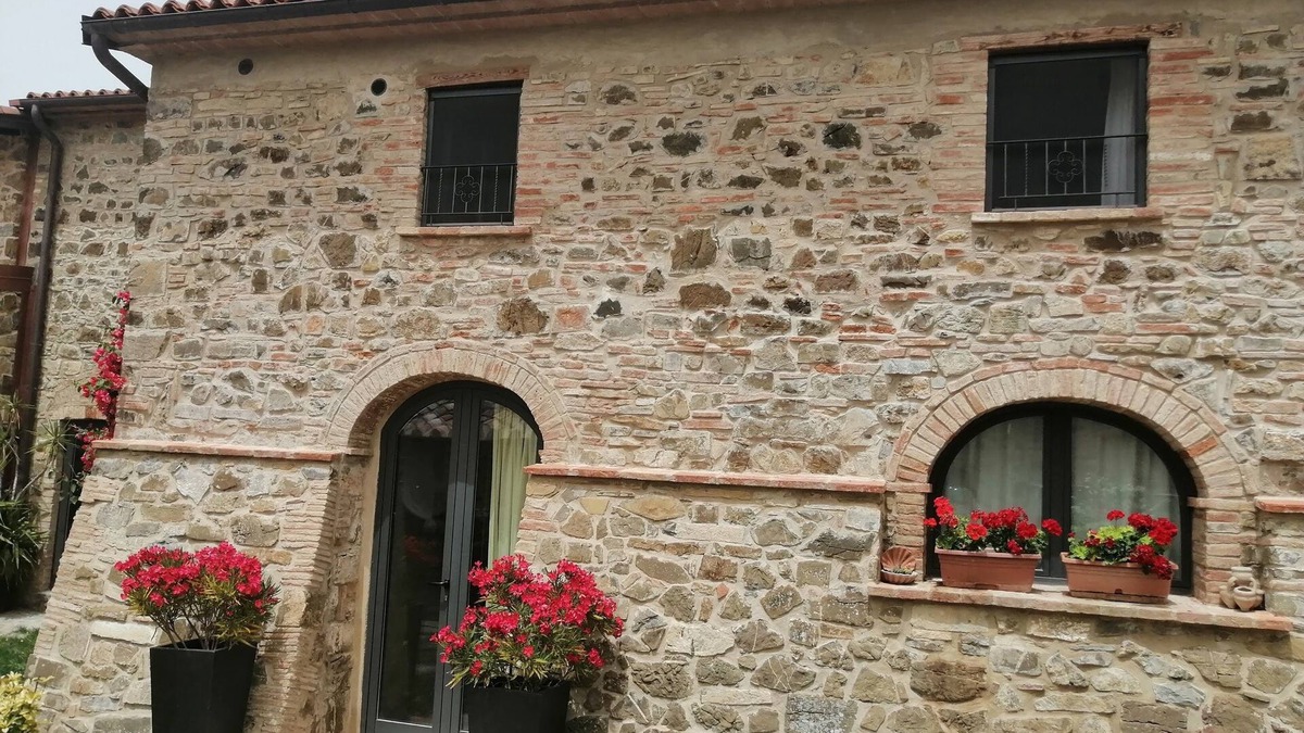 Montenero House | Vecchio Casale Quercetino: Tuscany Vacation rentals 7pl countryside, park, pool